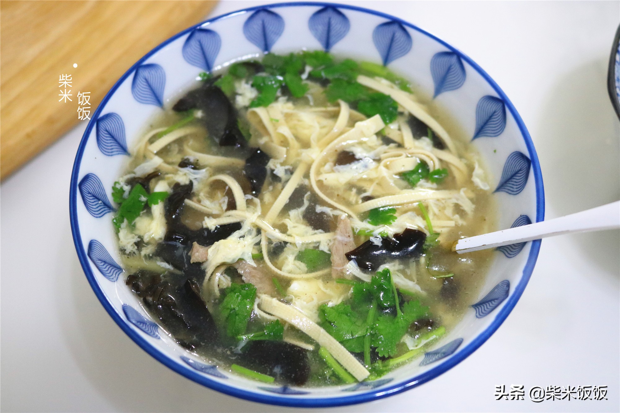 冬天，我家最喜欢喝这汤，食材做法都简单，一碗下肚浑身暖和