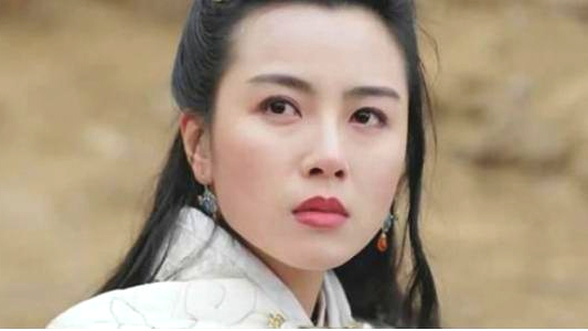 被称最美短发女神，出道就是巅峰，错失郭富城，51岁袁洁莹仍单身