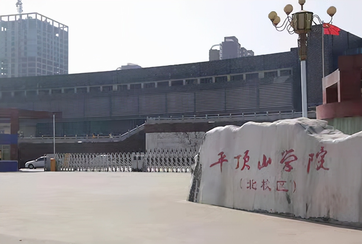 大学男女混住宿舍的故事 全集（一学院试行）