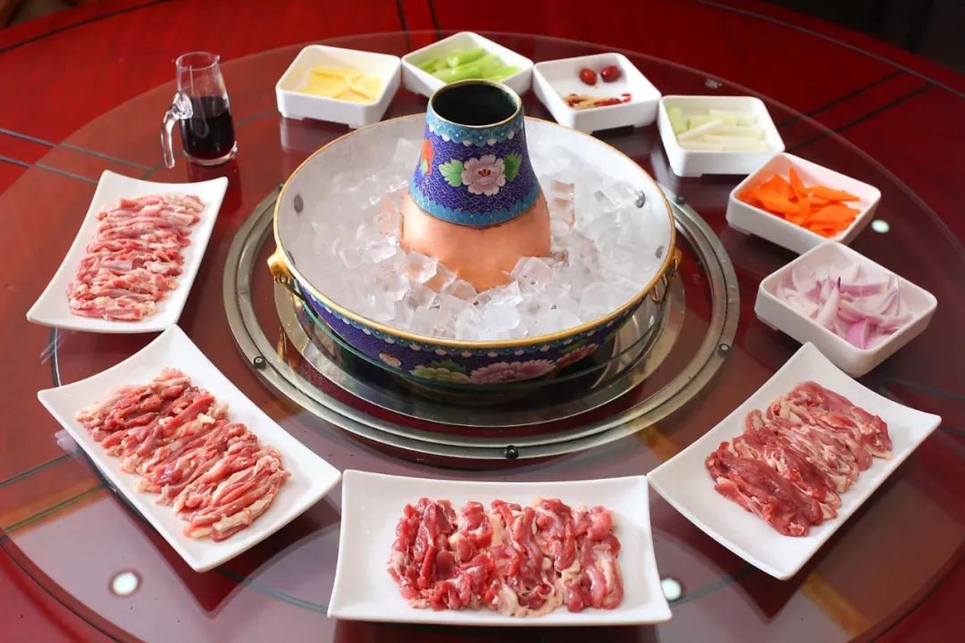 「重庆」大口喝酒大口吃肉~厉害了蒙餐！内蒙古元素为主题的餐厅