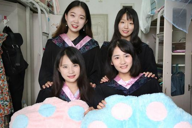 大学生“化妆前后”对比照，丑妹子大逆袭，男生感慨是同一个人？