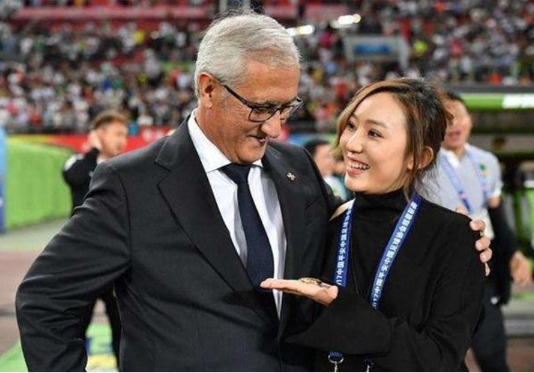 文筱婷纹身(29岁最美中超女老板,曾因大腿纹身惹争议,文筱婷:经营球队