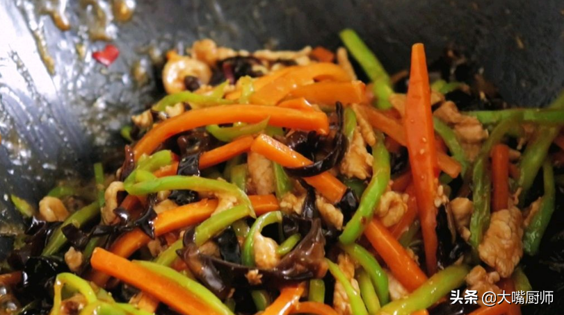 炒瘦肉别用淀粉腌制，换成这2样，猪肉滑嫩香软又可口，还不粘锅