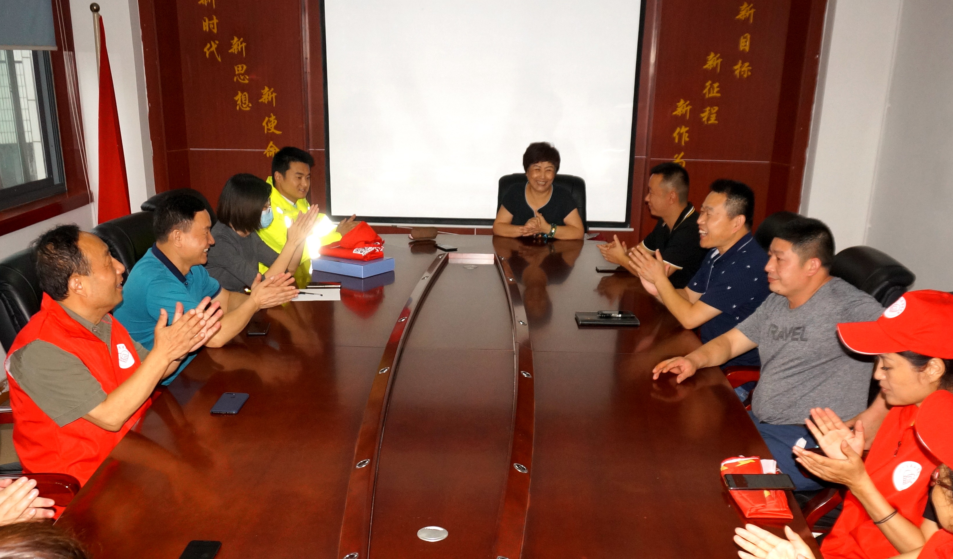 四川省众扶慈善基金会向苏坡街道办事处捐赠防疫物资