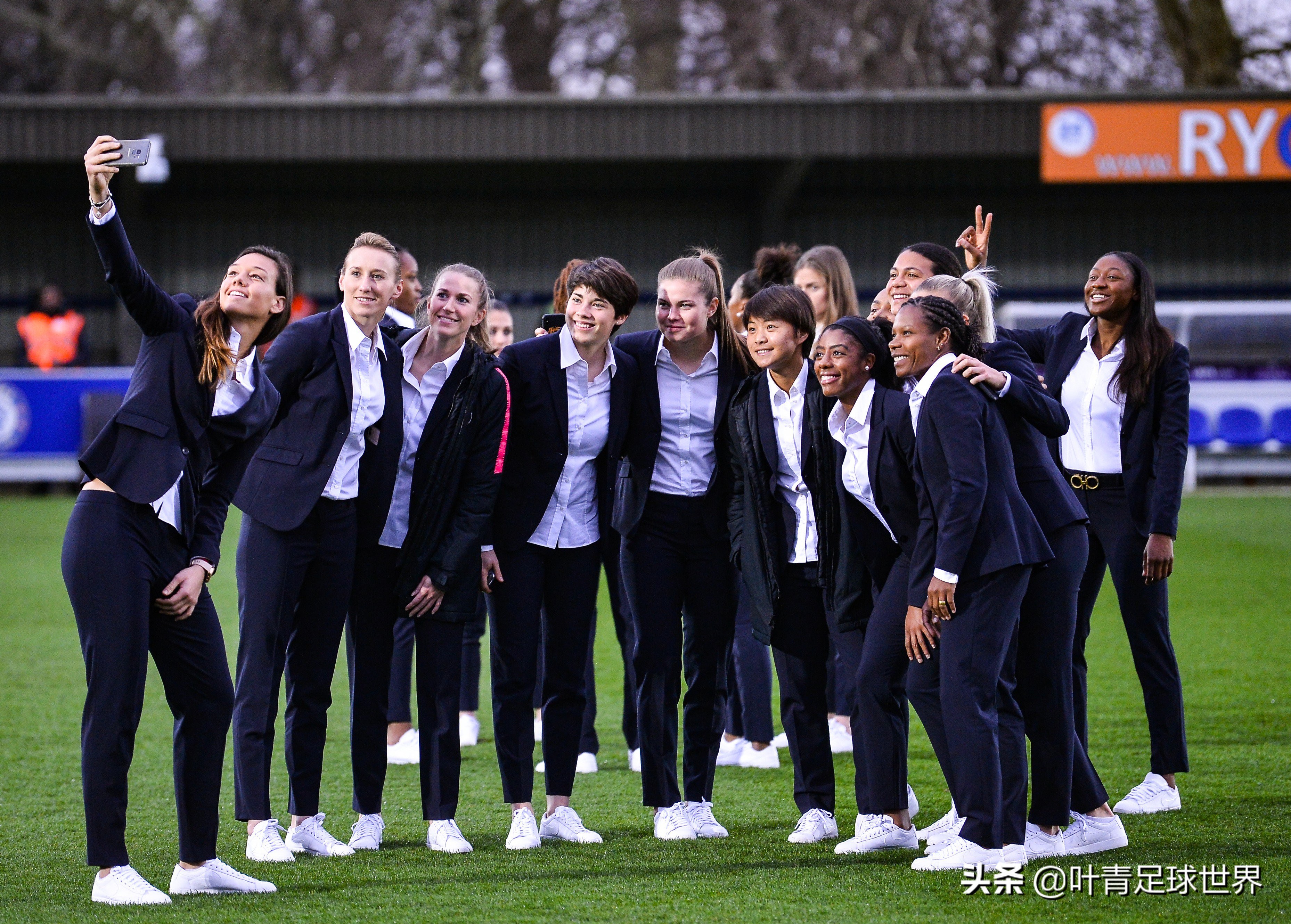 巴黎女足2-0(欧冠0-2落败！巴黎15分钟轰然倒塌，王霜第2个冠军梦几乎破灭)