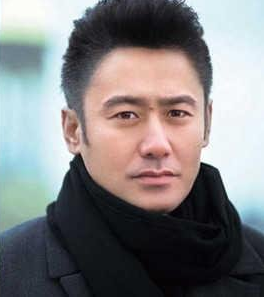 回首2019年“吴秀波出轨”事件，以为是情乱惹祸，真相却暗藏玄机