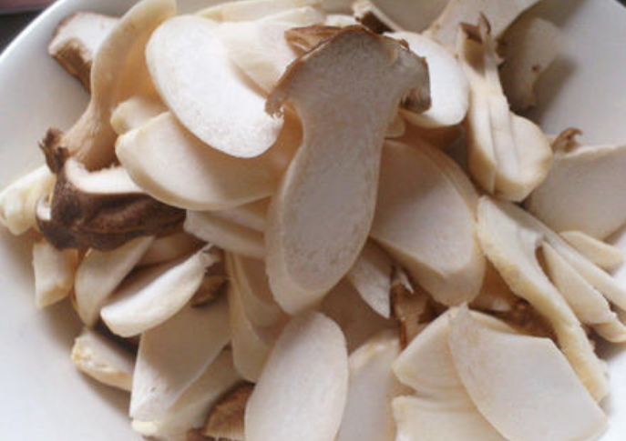 美队杏鲍菇尺寸图片（买杏鲍菇，挑小的还是挑大的？其实都不对，这种尺寸最合适）