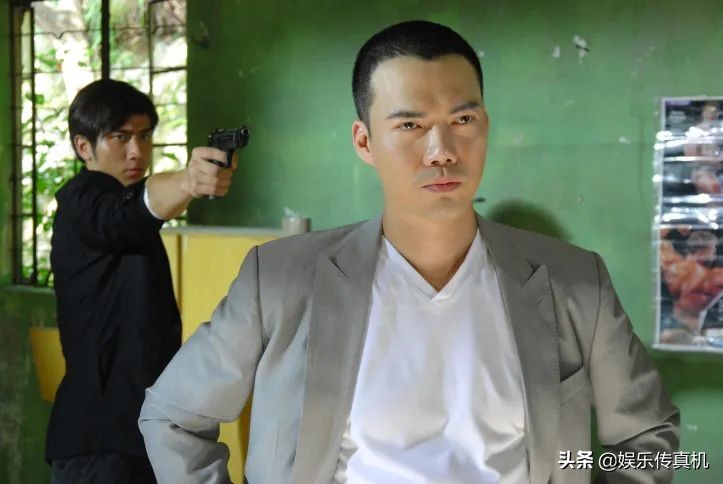 学警狙击粤语迅雷下载下载(TVB拍了很多经典系列，但《学警狙击》尤为特别)