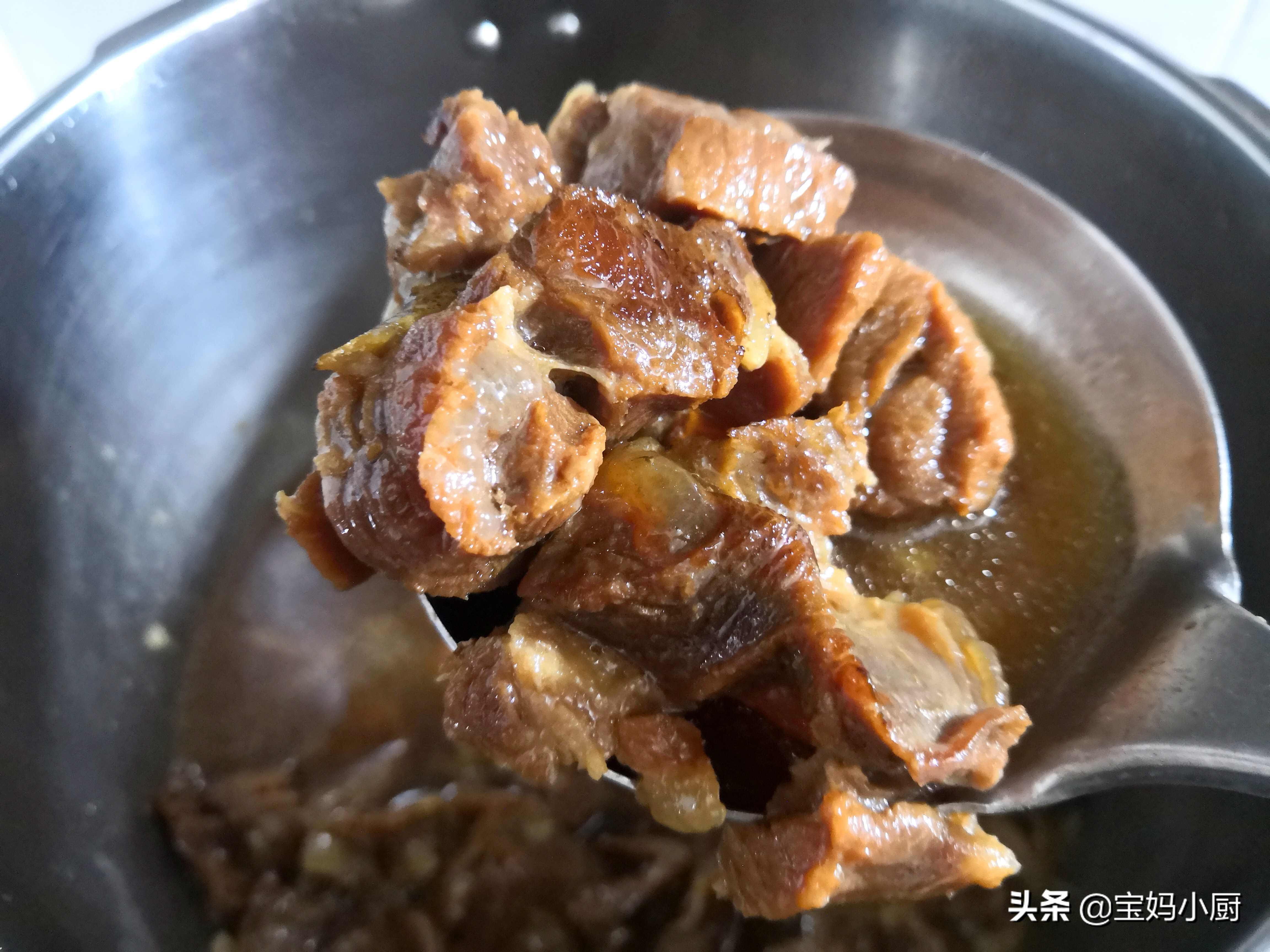 炖牛肉，软烂可口还特香，这两料不可少，照着做，大人孩子喜欢