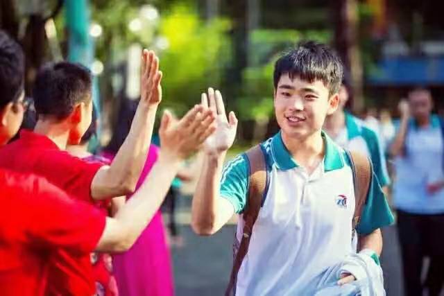 浙江一所高中，10名学生无需参加明年高考，被清华北大提前预定