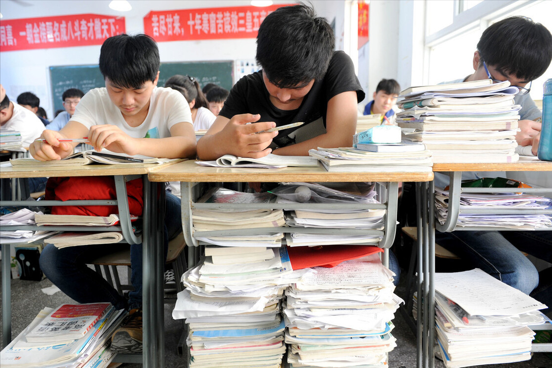 易烊千玺高考“太偏科”，数学成绩不错，英语分数让人捏了一把汗