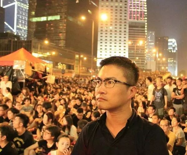 天生没有四肢，婚内出轨5人，交小20岁女友，日本美女就这审美？