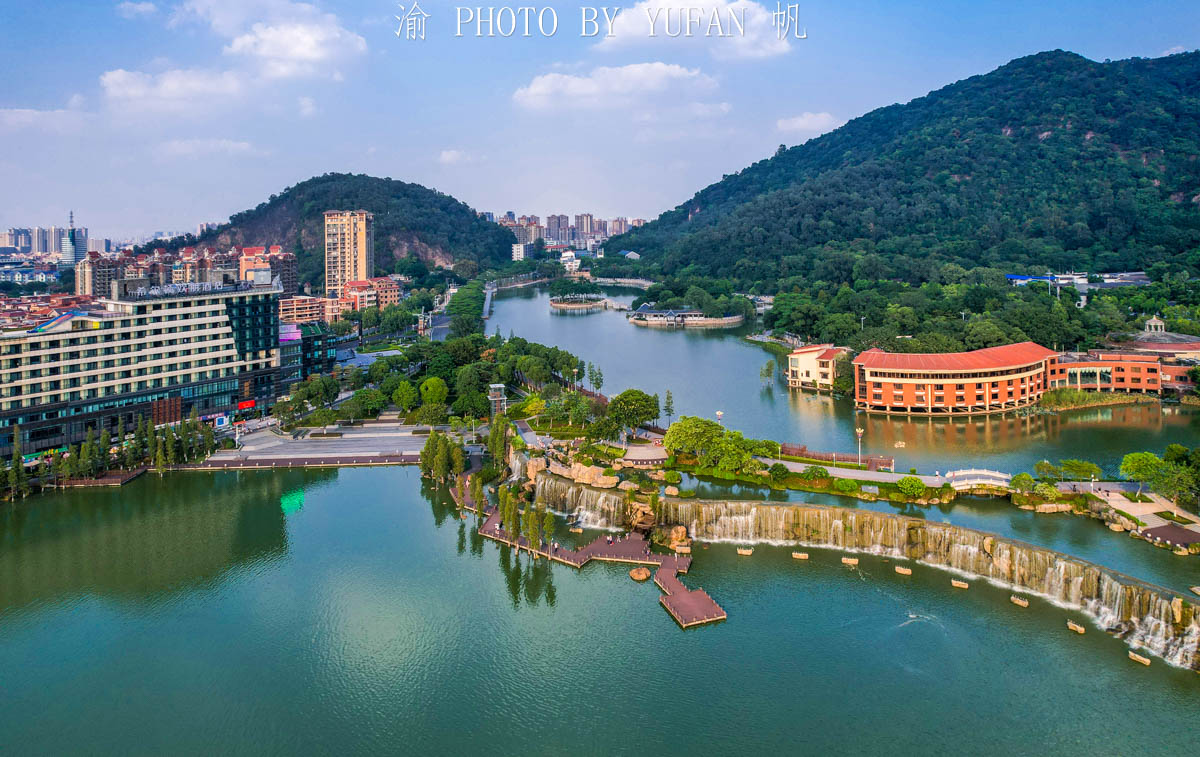 广东发现中国最宽的城市瀑布，宽达228米，将来或成打卡圣地