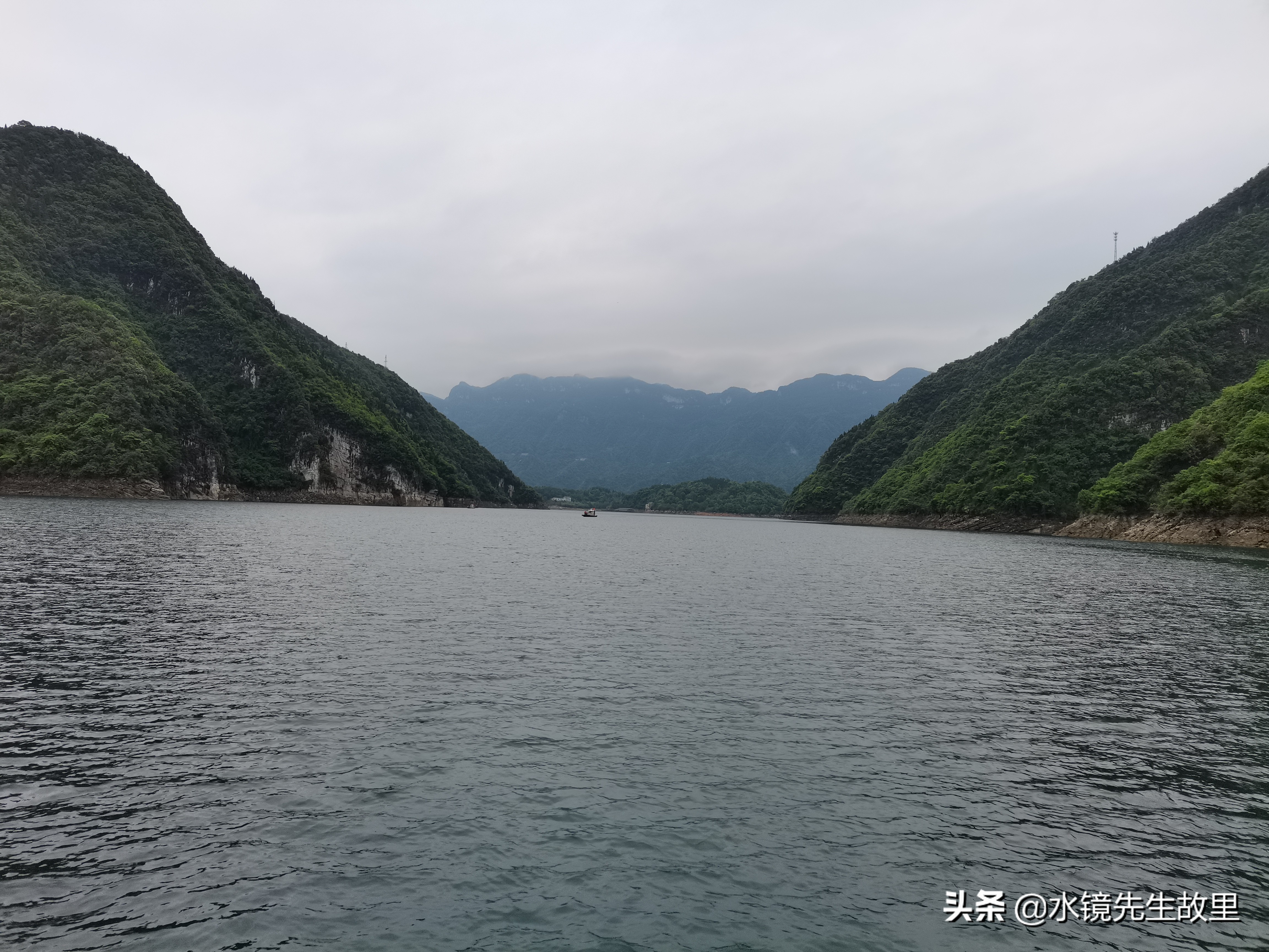 三峡风景美,美在山和水