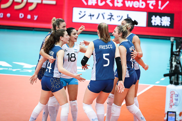 日本女排世界杯成绩表(日本女排3-0！积分榜：中国夺冠，美俄争银牌，真正黑马是她们)