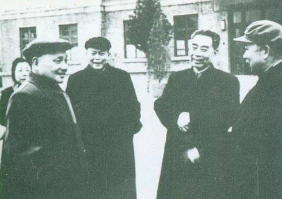 “雷公爷”刘亚楼顶撞毛泽东，毛主席却说：他说了算吧，我管不了