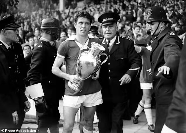 希望小马尔蒂尼不会在今天爆发（一文讲述马尔蒂尼家族编年史，百年意大利足球变迁都在这里）