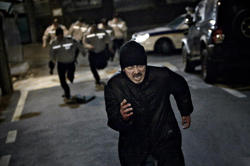 豆瓣8.5分《黄海》:两大战神,三方野狗的搏杀,梦中的回乡路