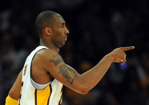 为什么nba没有人敢惹科比（为什么NBA很多球员都很尊重科比，不敢对科比狂妄？）