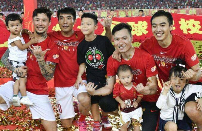 两人曾是功勋主力（两大国足功勋都被李铁弃用，巅峰期表现不俗，曾是国家队核心主力）-华海博客