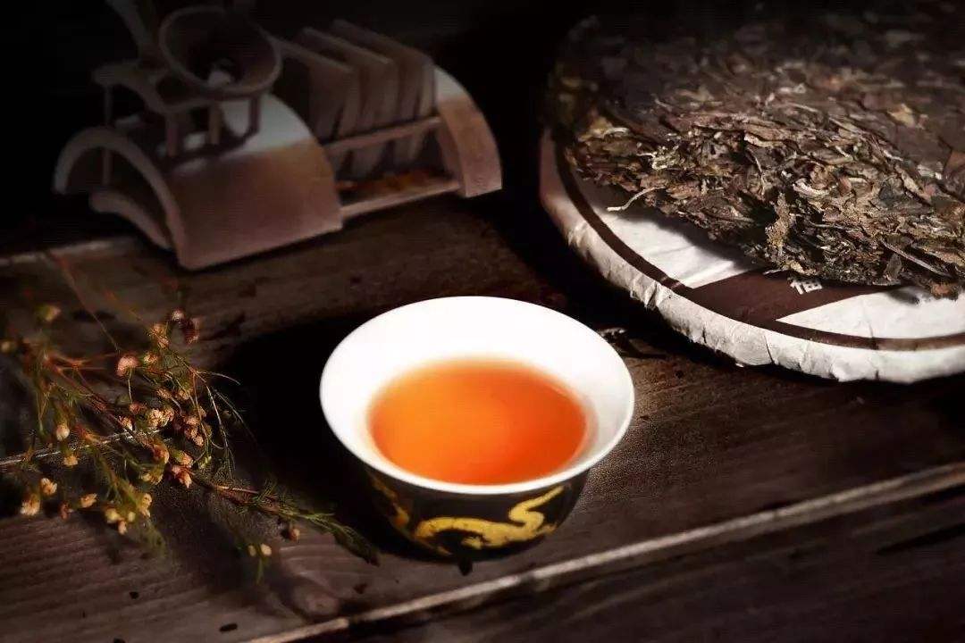 做个喝茶的女人吧！像张爱玲一样，用茶情写尽一生的优雅！