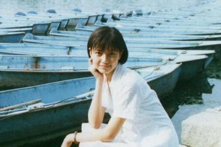 高圆圆上学时期到底有多美？班主任：至少有10多个男生都在追她