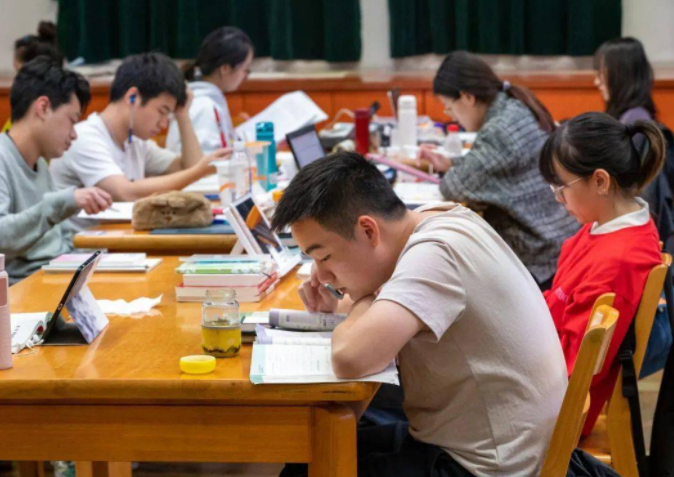 多所高校被曝歧视双非学生，被加入“考研黑名单”，考研生要注意