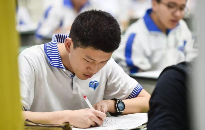 2021高考报名人数出炉，1078万学生同台竞争，400分还能上本科吗