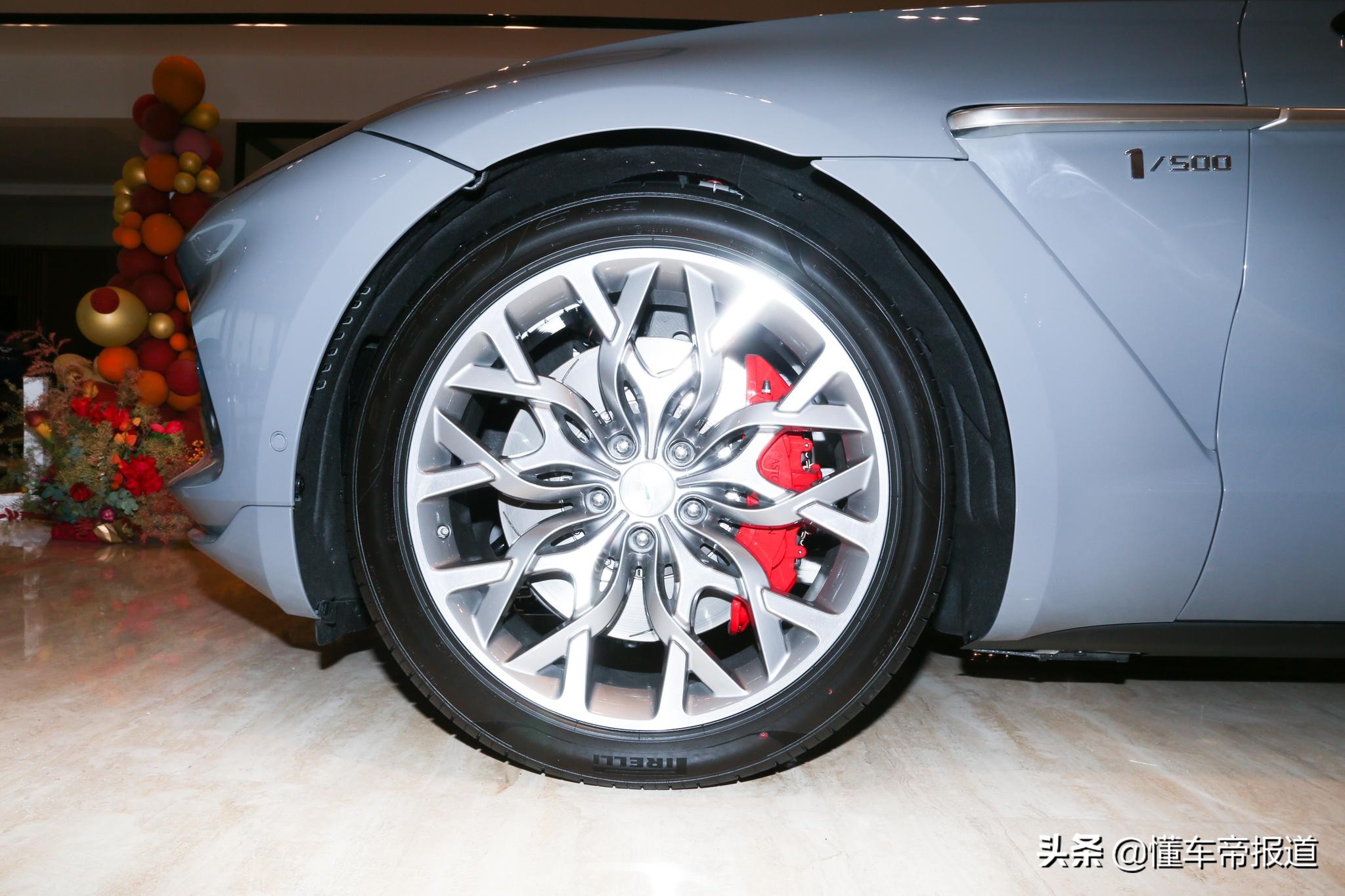 新车｜售212.8万，阿斯顿·马丁SUV推特别版，限500辆