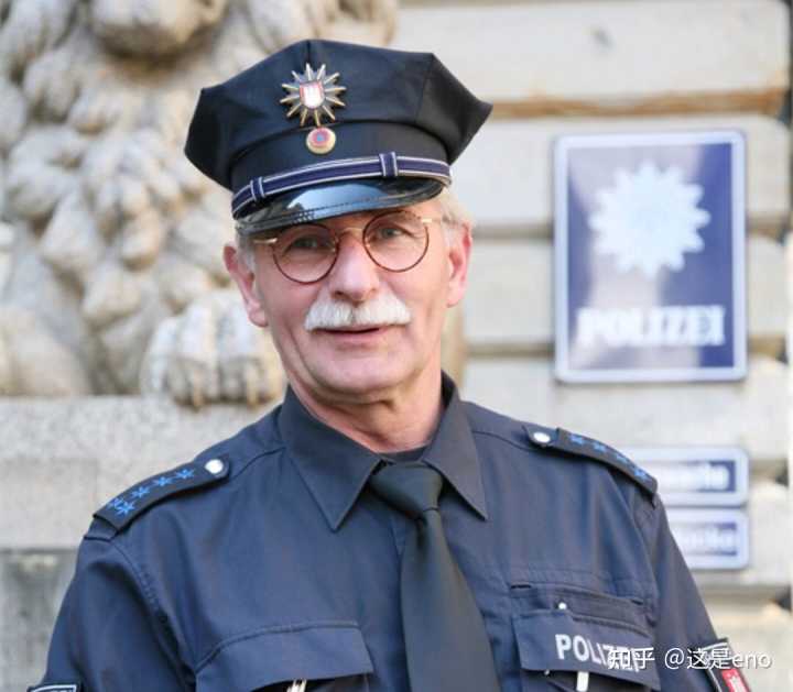 纳粹德国军服的设计是否过誉，有哪些设计闪光点至今仍被采用？