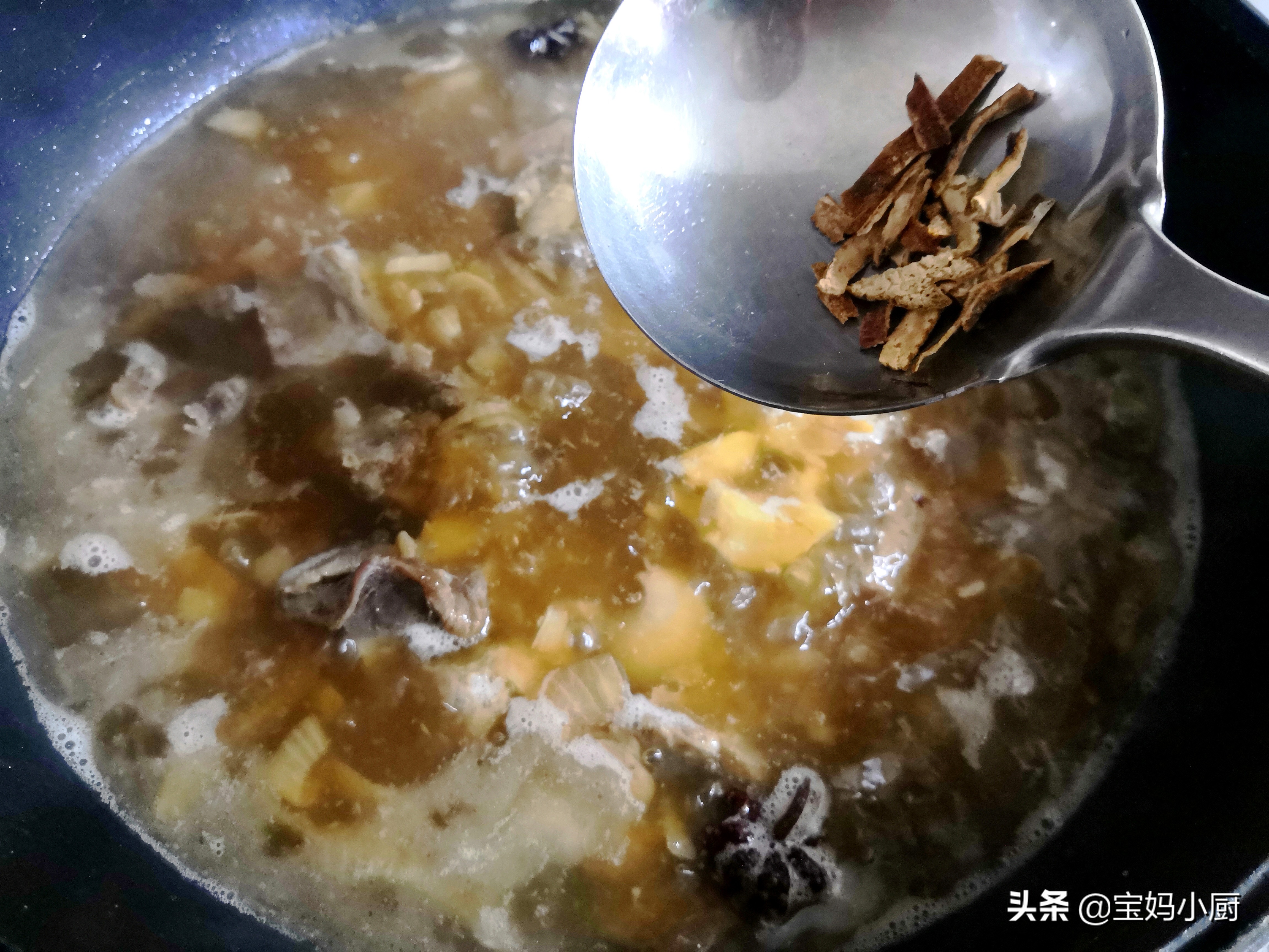 炖牛肉，软烂可口还特香，这两料不可少，照着做，大人孩子喜欢