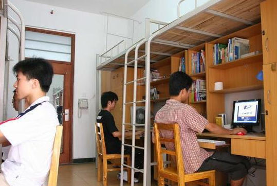 大学生寝室“男女混住”，学生的安全是否能保证？校方作出回应