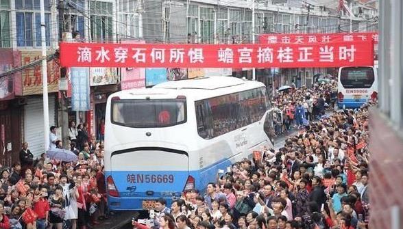 高考工厂遭遇滑铁卢，1万考生里只有1人考上清华，毛坦厂咋了？
