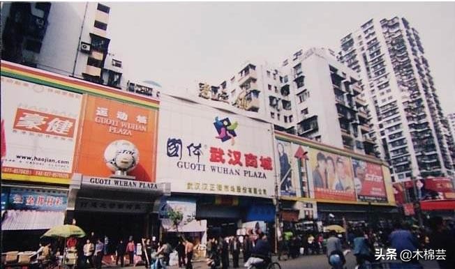 武汉流通巷精品城女装尾货批发市场