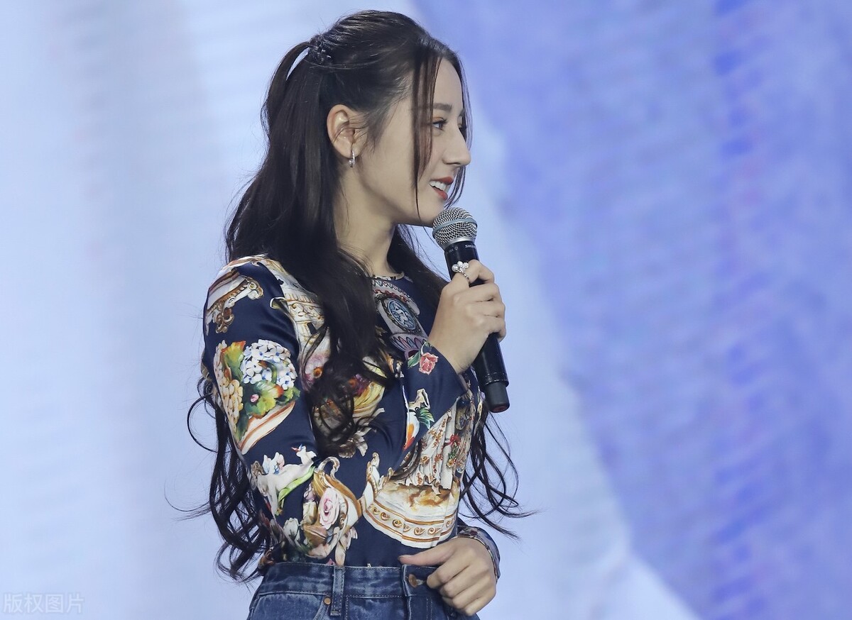 VC抢着投项目 4亿人追着买周边 虚拟偶像的风口你抓住了吗？