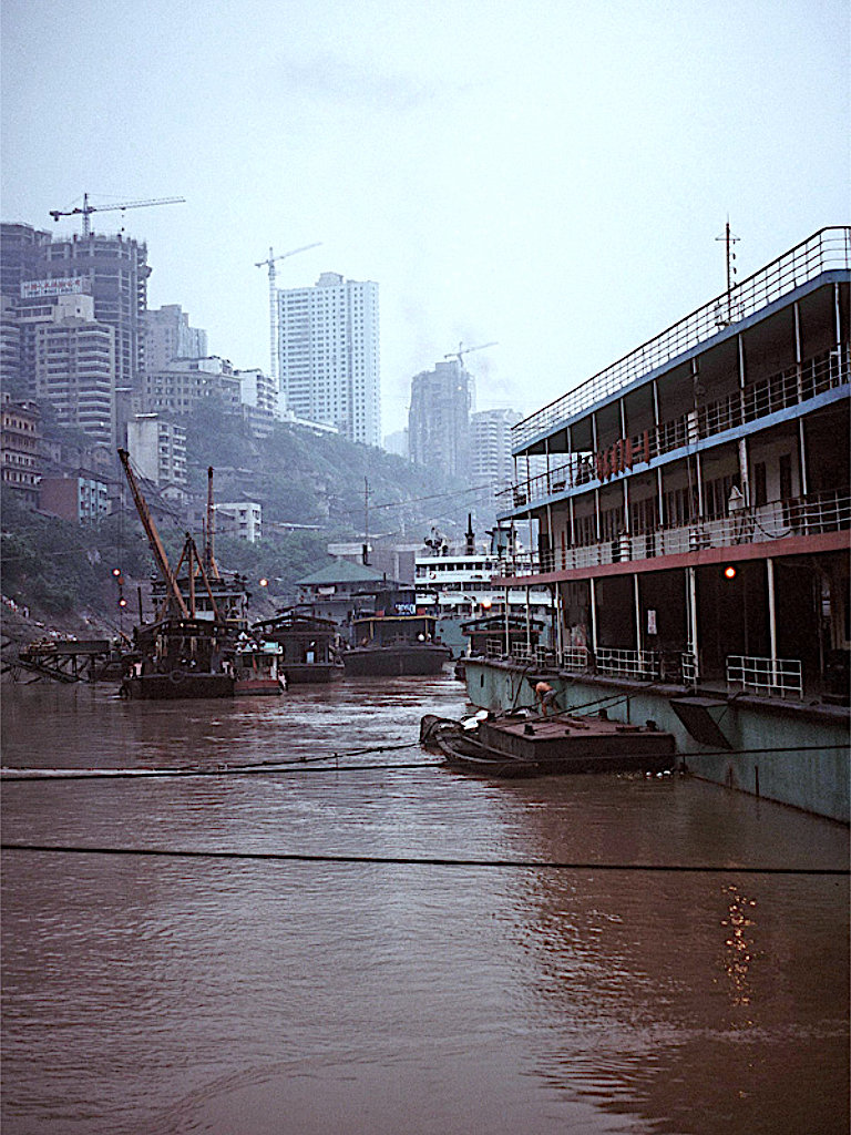 重庆,是一座建立在众多座高山上的城市.