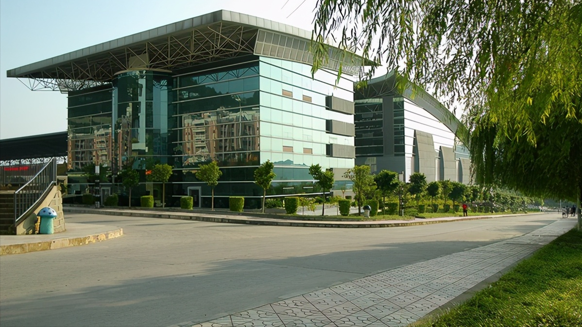 重庆邮电大学哪些专业好？从4个层面详解，通信与计算机专业称王