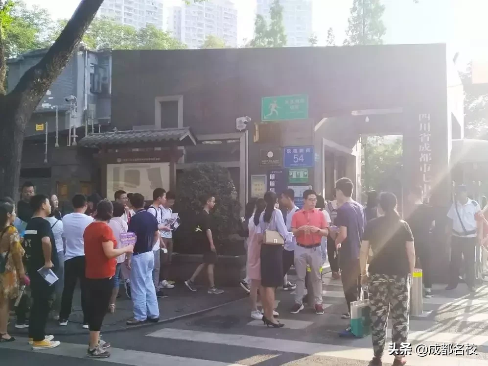 “我的儿子一定能上四七九！”今天，12万考生，决战中考