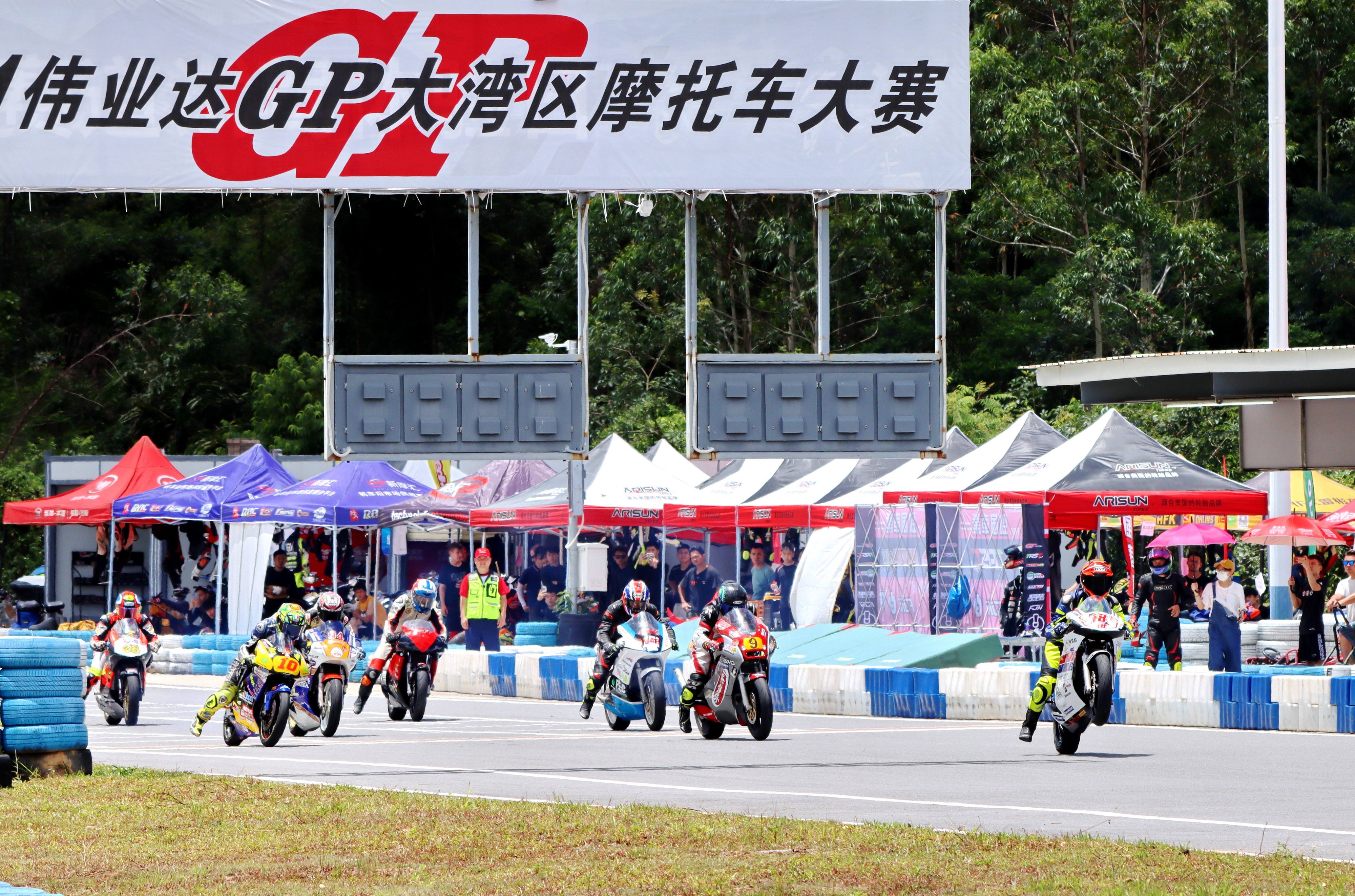 郑伟雄赛车(伟业达 GP：2021 大湾区摩托车大赛 改装街车公开组（2T）)