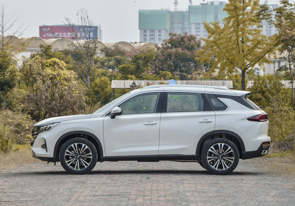 道奇"GS5"预告图曝光，造型设计"亮点十足"，你怎么看？