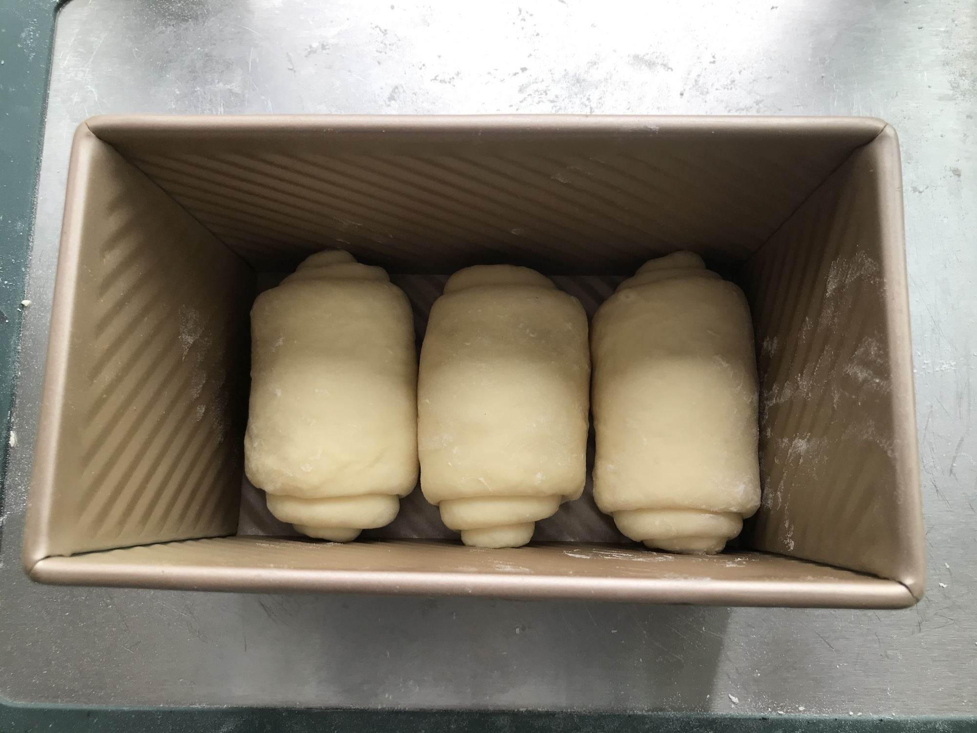 图片[12]-【中筋面粉版本吐司】做法步骤图 暄软又拉丝 放3天也不硬-起舞食谱网