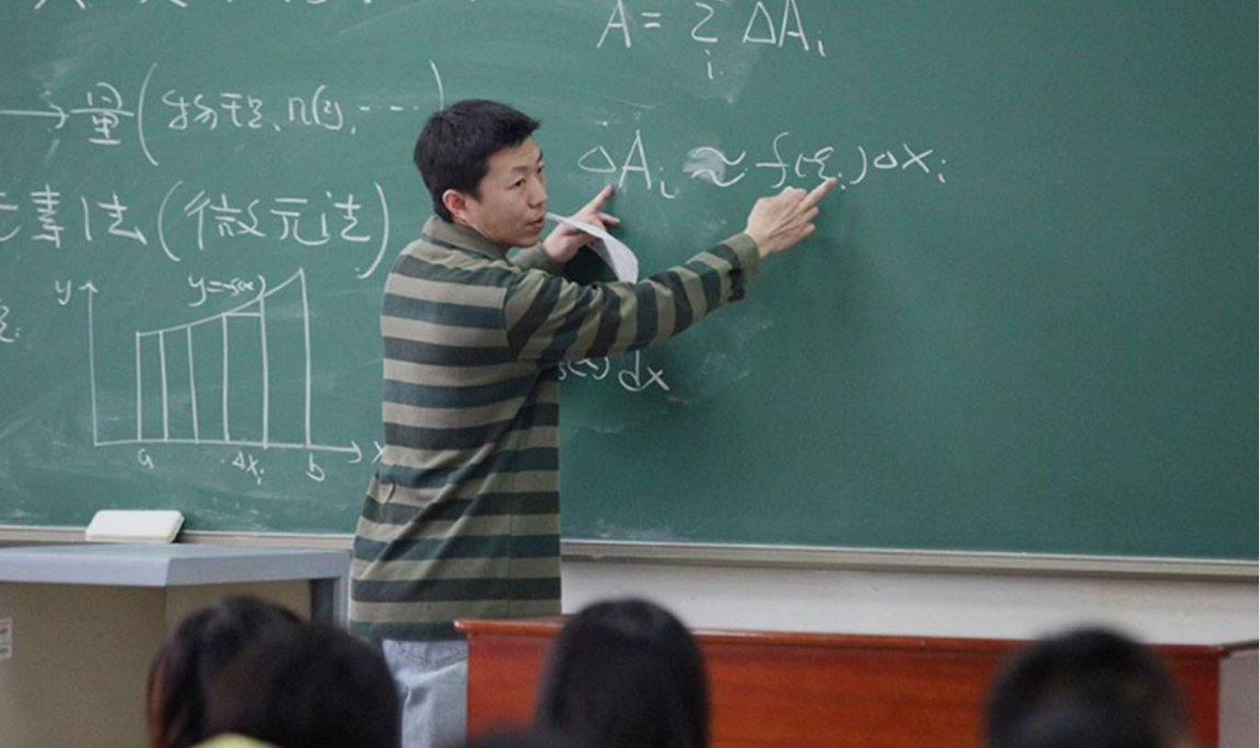 河南师大毕业生面试小学教师，遭受拒绝，众人感叹：快升级为211