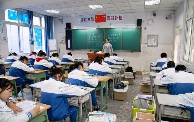 高考钉子户梁实：参加高考24次，今年再次走进考场，结局怎样呢？