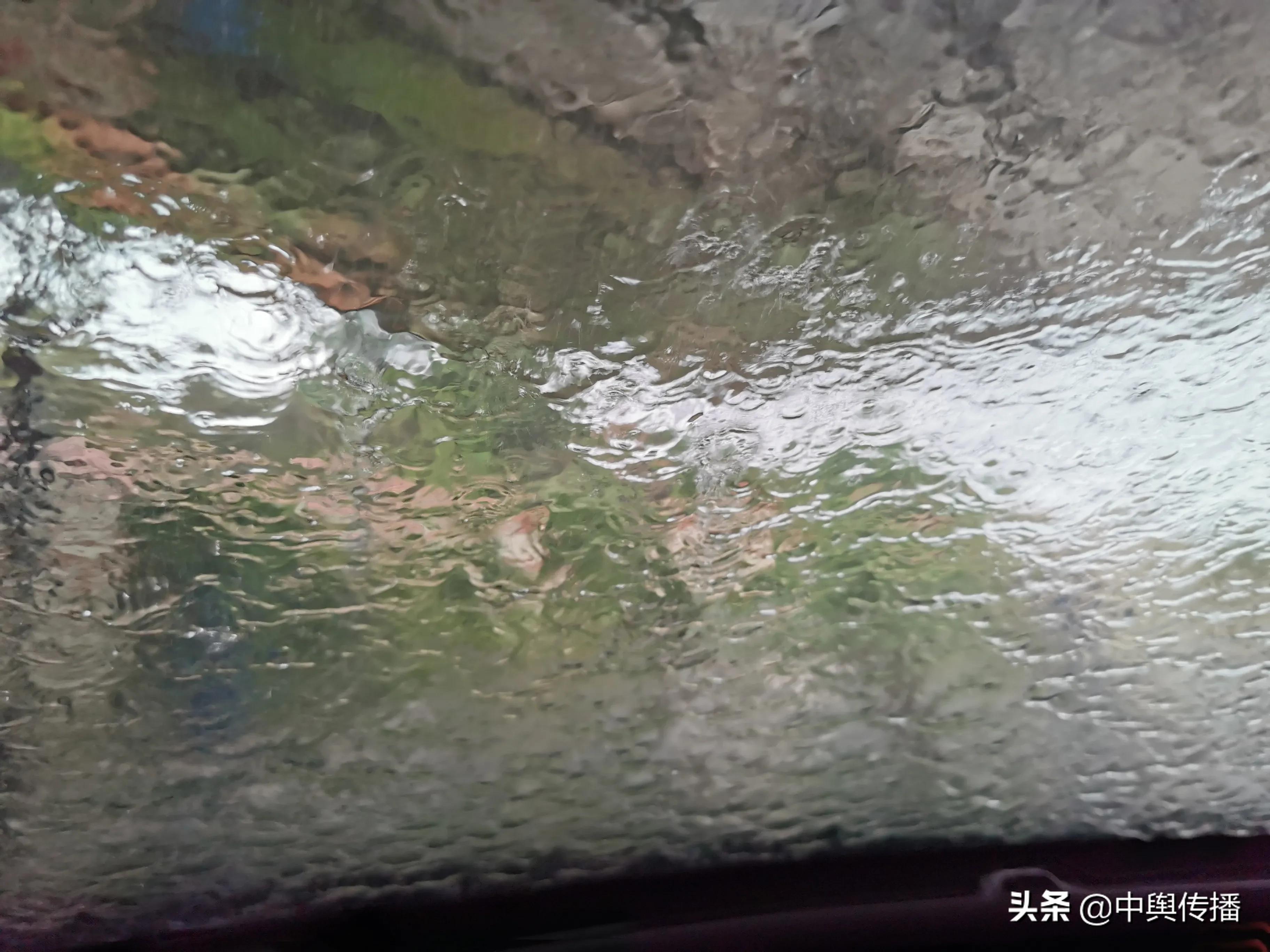 大雨在深秋到来