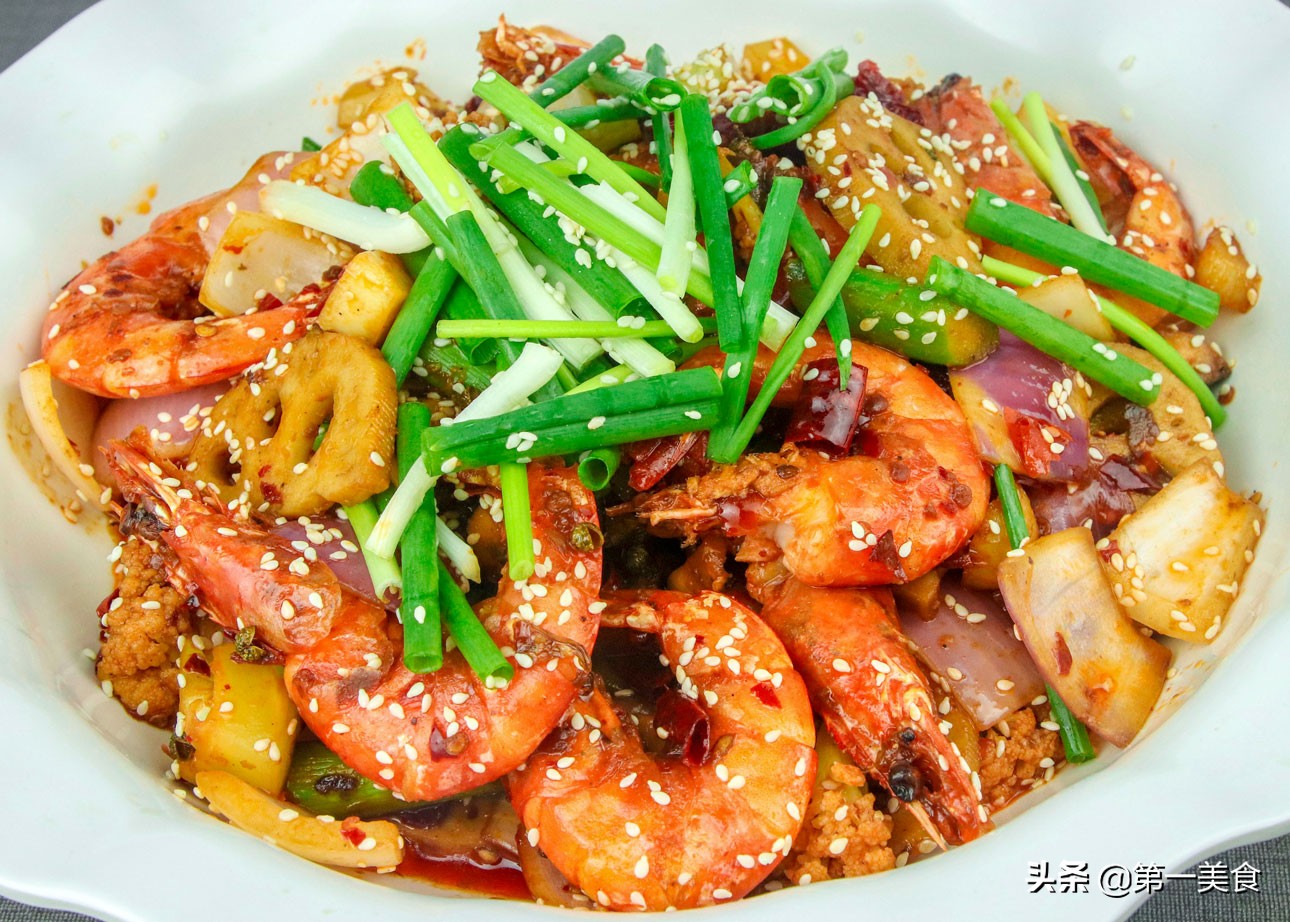 【麻辣虾香锅】:虾,花菜,香菇,芦笋段,莲藕