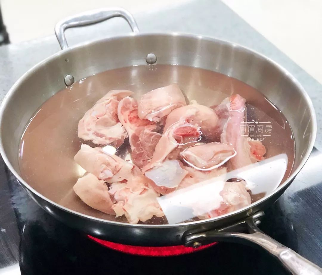 猪蹄好吃毛难去？肉铺老板告诉我4个去毛小妙招，轻松处理又干净