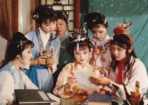 《红楼梦》：以美学的角度，看《红楼梦》里梦幻与现实的较量