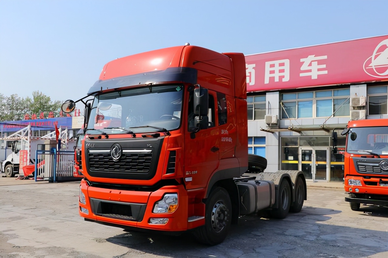 东风商用在重卡这一细分领域布局了多款重磅车型,其中从档次的划分