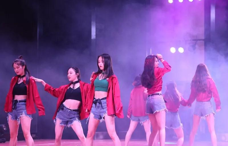 餐厅配备钢琴，三大校区美不胜收，还是西游记拍摄地！四川这所高校让人心动