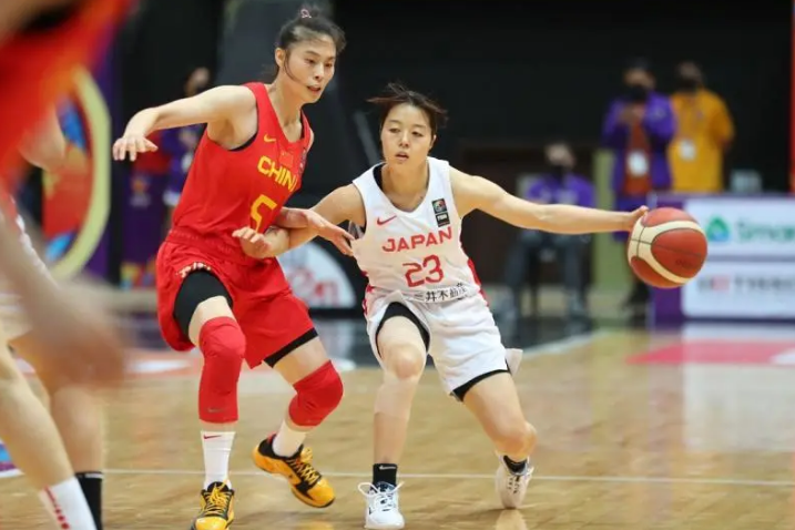 中国73-78不敌日本(73:78，中国女篮末节崩盘惜败日本，无缘冠军)